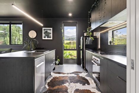 Photo of property in 10 Tari Road, Pukeatua, 3880