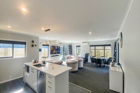 Photo of property in 5 Peter Tapp Way, Wainuiomata, Lower Hutt, 5014