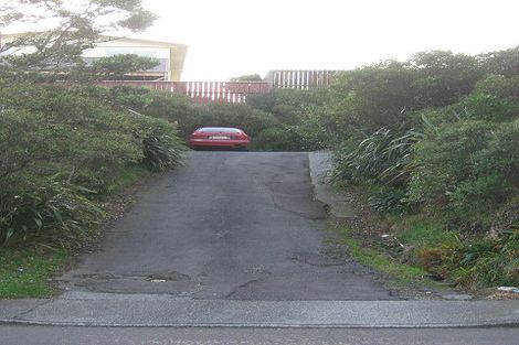 Photo of property in 23b Somes Crescent, Newlands, Wellington, 6037