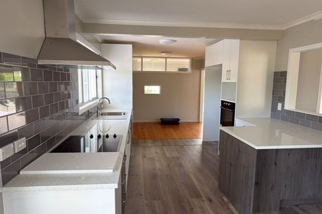 Photo of property in 5 Lex Avenue, Green Bay, Auckland, 0604