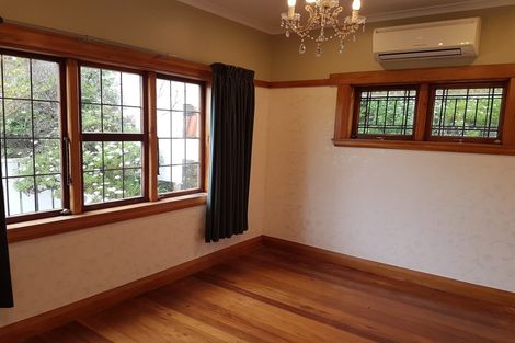 Photo of property in 17 Saint Michaels Crescent, Kelburn, Wellington, 6012