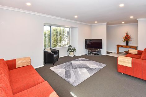 Photo of property in 56 Lothian Brae, Wattle Downs, Auckland, 2103