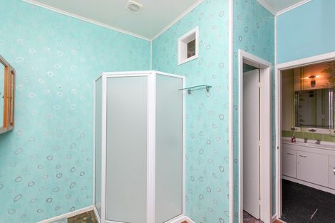 Photo of property in 33 Breakwater Road, Moturoa, New Plymouth, 4310