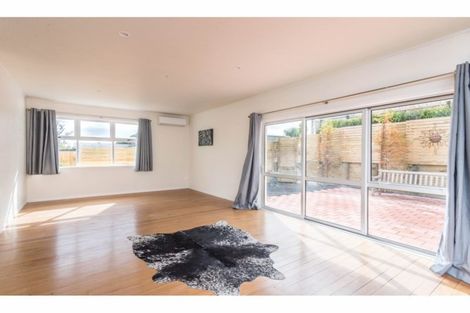 Photo of property in 6 Sheehan Road, Te Atatu South, Auckland, 0610