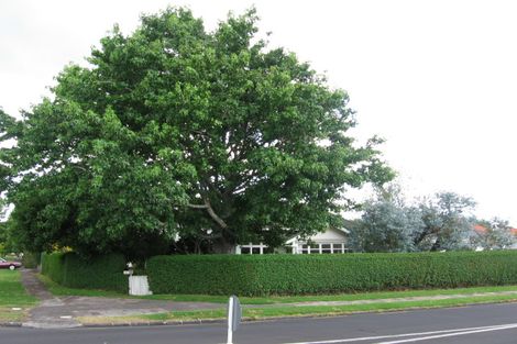 Photo of property in 2 Kingsway, Three Kings, Auckland, 1024