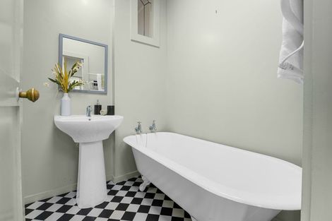 Photo of property in 18 Naylor Street, Hamilton East, Hamilton, 3216