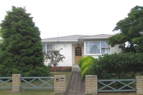 Photo of property in 27 Paragon Avenue, Beach Haven, Auckland, 0626