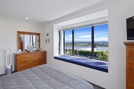 Photo of property in 11 Hilltop Lane, Mount Pleasant, Christchurch, 8081
