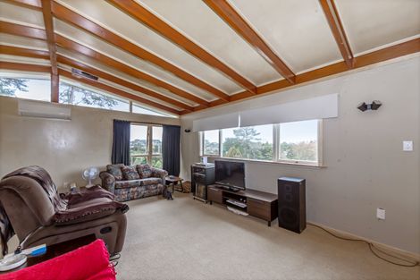 Photo of property in 59 Totaravale Drive, Totara Vale, Auckland, 0629