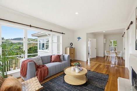 Photo of property in 9 Victory Crescent, Tawa, Wellington, 5028