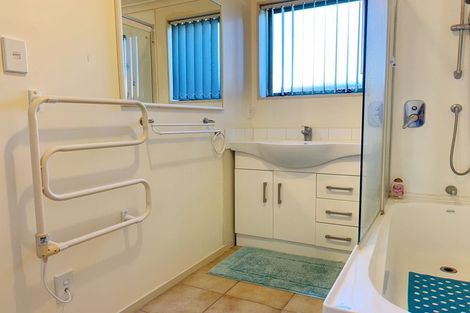 Photo of property in 72a Hepburn Road, Glendene, Auckland, 0602