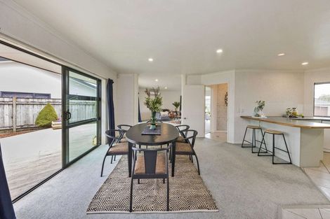 Photo of property in 8 Woodgate Court, Fitzherbert, Palmerston North, 4410