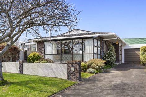 Photo of property in 1 Hunter Place, Merrilands, New Plymouth, 4312