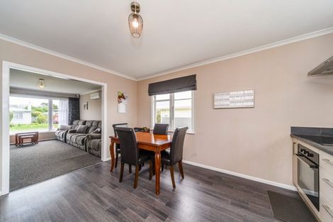 Photo of property in 16 Battersea Place, Roslyn, Palmerston North, 4414