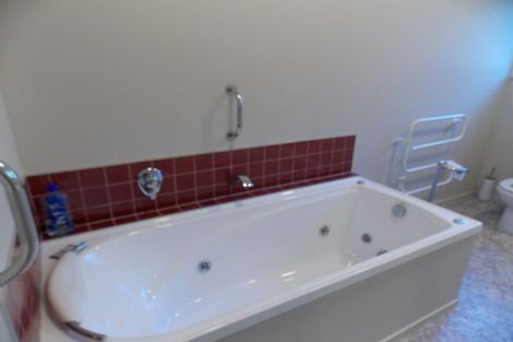 Photo of property in 10 Fernlea Avenue, Karori, Wellington, 6012