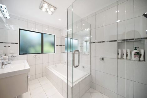 Photo of property in 180 Settlement Road, Papakura, 2110