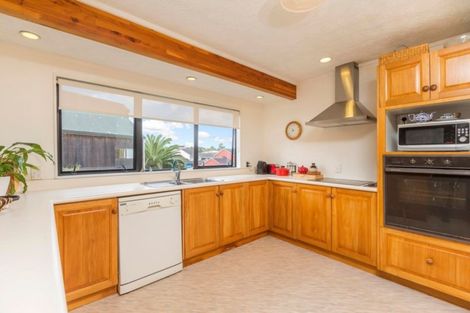 Photo of property in 86 Gosford Drive, Botany Downs, Auckland, 2010