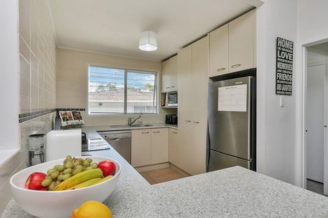 Photo of property in 10 Regency Place, Sunnynook, Auckland, 0632