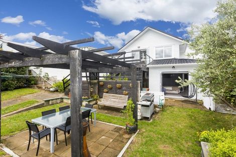 Photo of property in 44 Dowling Grove, Silverstream, Upper Hutt, 5019