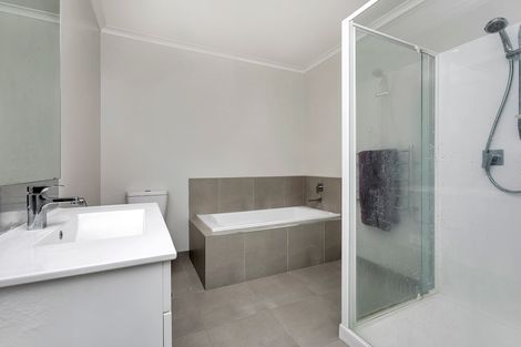 Photo of property in 12 Akeake Lane, Manurewa, Auckland, 2102