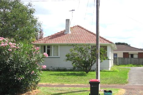 Photo of property in 17 Ropata Avenue, Point England, Auckland, 1072