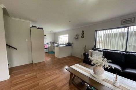 Photo of property in 27c Sturdee Road, Manurewa, Auckland, 2102