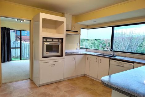 Photo of property in 18 Channing Crescent, Botany Downs, Auckland, 2010