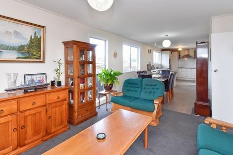 Photo of property in 23 Becker Drive, Weymouth, Auckland, 2103