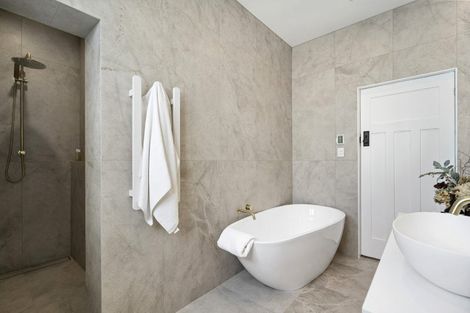 Photo of property in 16 Hinemoa Terrace, Birkenhead, Auckland, 0626