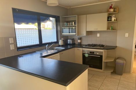 Photo of property in 2/59a Norwood Road, Bayswater, Auckland, 0622