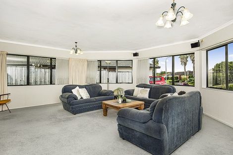 Photo of property in 70 Lothian Brae, Wattle Downs, Auckland, 2103