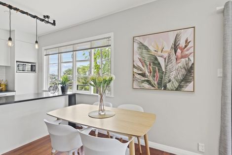 Photo of property in 1/2 Varlene Terrace, Forrest Hill, Auckland, 0620