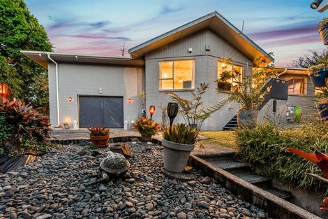 Photo of property in 16 Ribblesdale Road, Henderson, Auckland, 0612