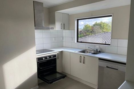 Photo of property in 17 St Catherine Crescent, West Harbour, Auckland, 0618
