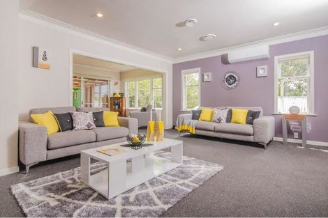 Photo of property in 2/1a Helga Crescent, Te Atatu Peninsula, Auckland, 0610