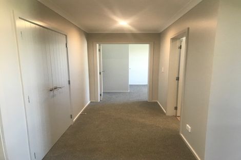 Photo of property in 5 Angus Place, Carterton, 5713