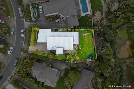 Photo of property in 10 Baulcomb Parade, Windsor Park, Auckland, 0632