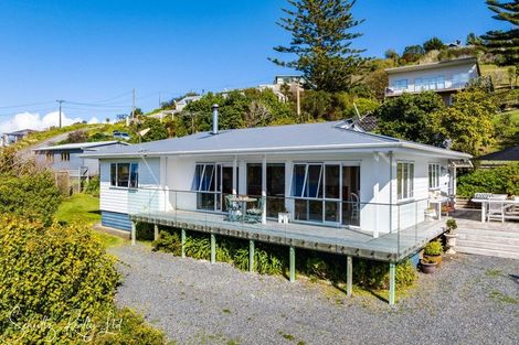 Photo of property in 2 Cliff Street, Pahi, Paparoa, 0571