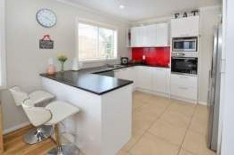 Photo of property in 1/330 Glenfield Road, Glenfield, Auckland, 0629