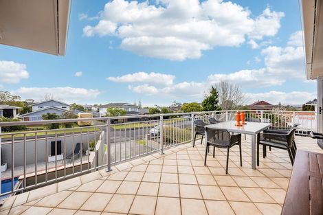 Photo of property in 5 Tanoa Place, Glendene, Auckland, 0602