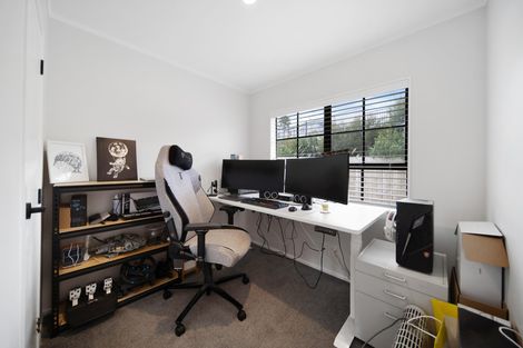 Photo of property in 6 Crestlands Place, Papakura, 2110