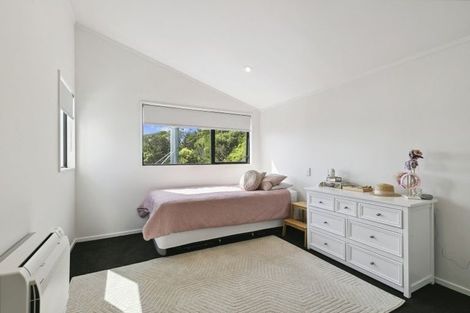 Photo of property in 8 Countess Close, Maupuia, Wellington, 6022