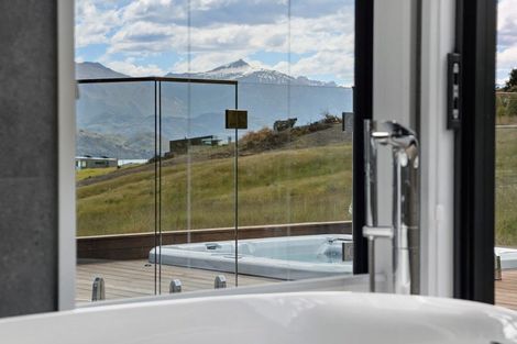 Photo of property in 13 Akitu Rise, Wanaka, 9305