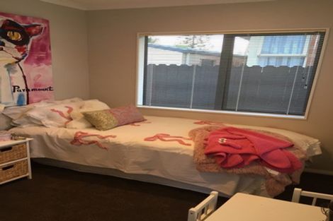 Photo of property in 4 Gossamer Drive, Pakuranga Heights, Auckland, 2010