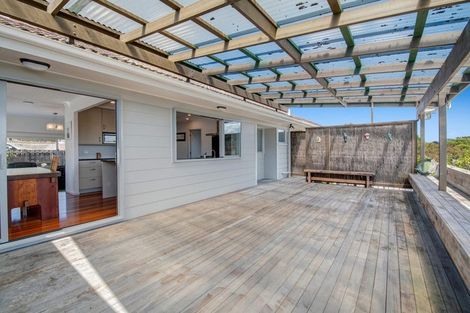 Photo of property in 9 Devonshire Road, Unsworth Heights, Auckland, 0632