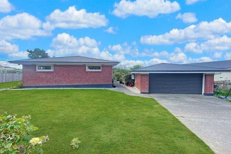 Photo of property in 8 Feltham Street, Hunterville, 4730