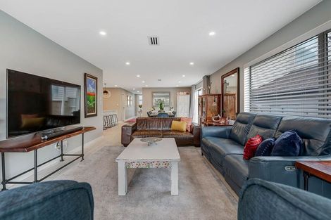 Photo of property in 125 Godfrey Drive, Orewa, 0931