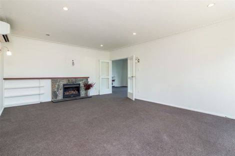 Photo of property in 316 Memorial Avenue, Burnside, Christchurch, 8053