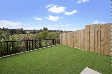 Photo of property in 38 Matawhanga Drive, Wattle Downs, Auckland, 2103