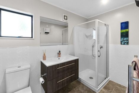 Photo of property in 133a Vodanovich Road, Te Atatu South, Auckland, 0610